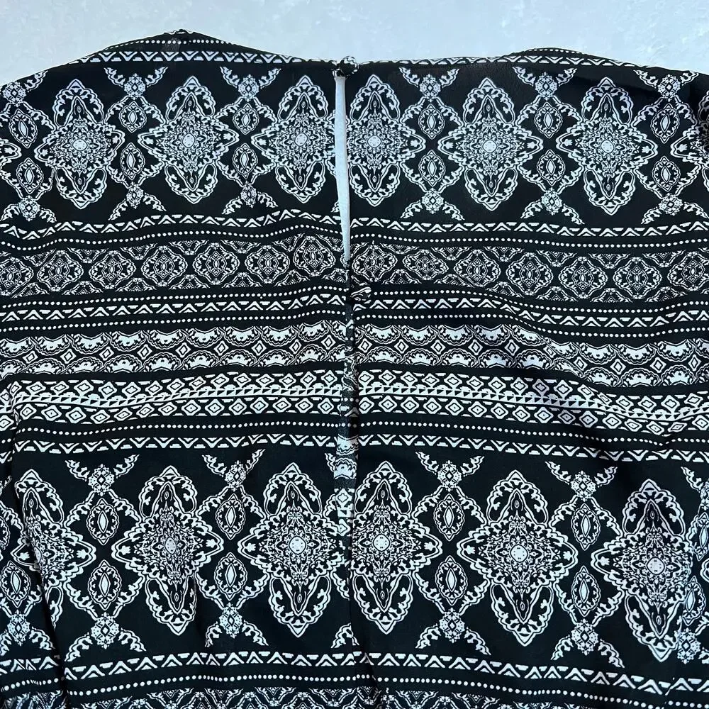 Romeo & Juliet Couture Crewneck Boho Print Lace Trim Playsuit Romper Size Small